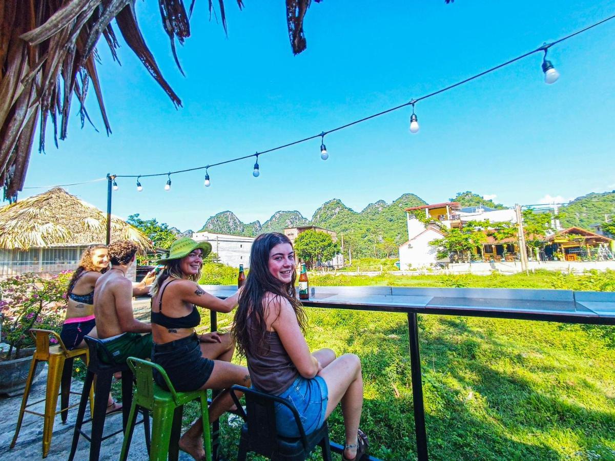 Yolo Pool Bar Villas & Garden Restaurant Фонг Нха Екстериор снимка